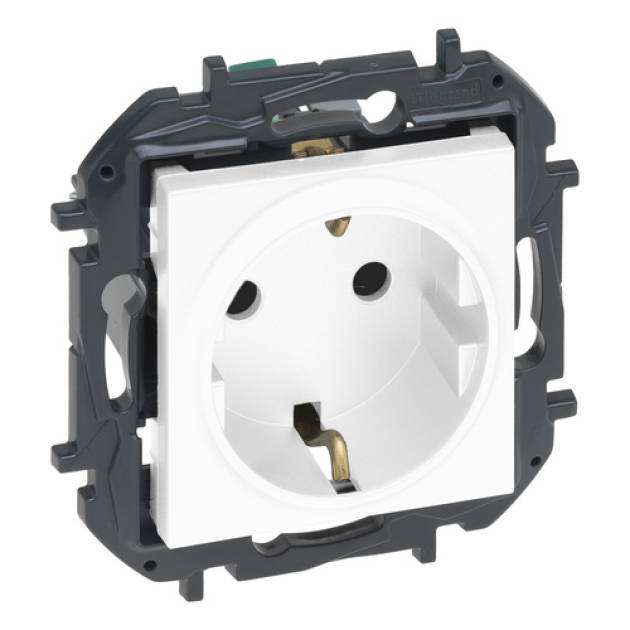 Niloé Step 2P+F csatlakozóaljzat (rugós), biztonsági zsaluval, fehér 