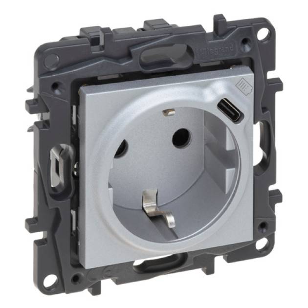 Niloé Step 2P+F kombinált csatlakozóaljzat + USB-C, (rugós), biztonsági zsaluval 