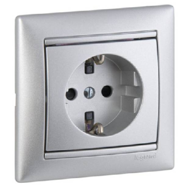 Valena 2P+F csatlakozóaljzat biztonsági zsaluval, alumínium 