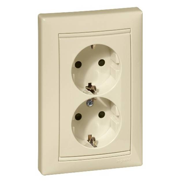 Valena 2x2P+F csatlakozóaljzat biztonsági zsaluval, elefántcsont 