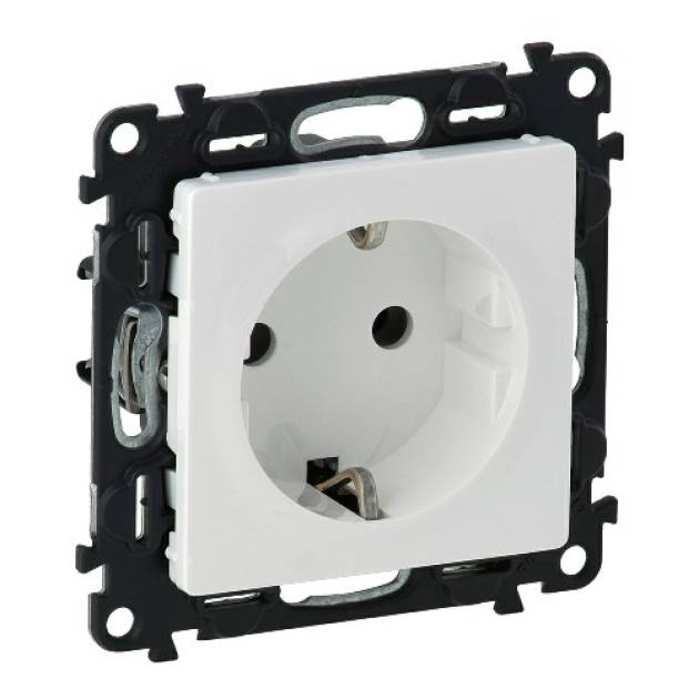 Valena Life 2P+F csatlakozóaljzat biztonsági zsaluval, csavaros vezetékbekötésse 