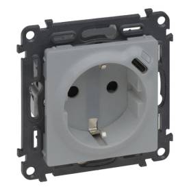 Valena Life 2P+F csatlakozóaljzat + USB-C töltőaljzat 1,5A-5V-7,5W, körmös/csava