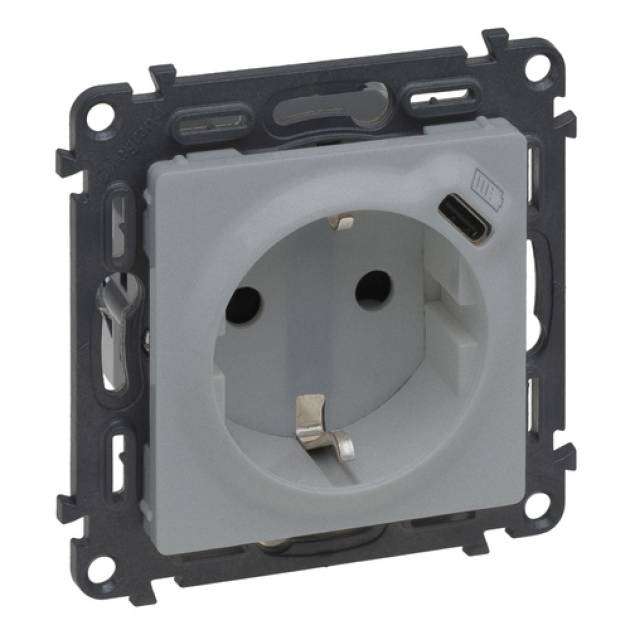 Valena Life 2P+F csatlakozóaljzat + USB-C töltőaljzat 1,5A-5V-7,5W, körmös/csava 